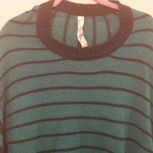 Green & Black Striped Batwing Sleeved Sweater - Picture 3 of 6